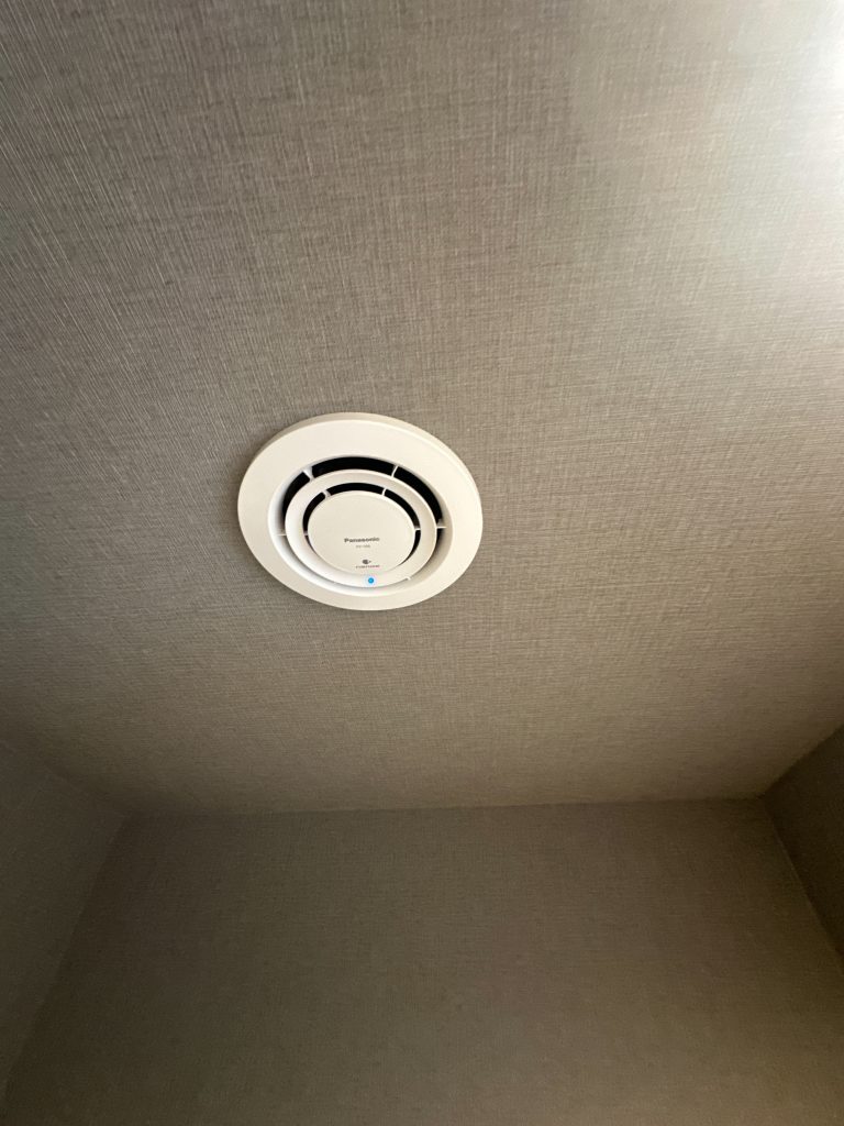 
パークタワー横浜ステーションプレミア-ウォークインクローゼット内・ナノイー発生器