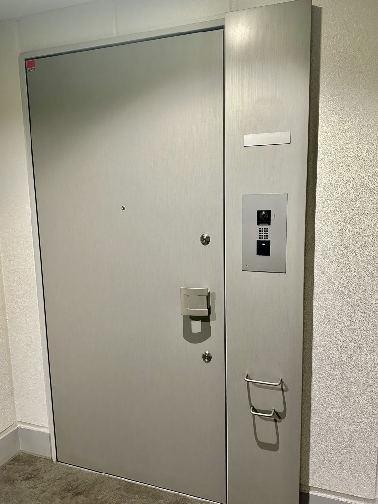 ブルーハーバータワーみなとみらい 玄関ドア